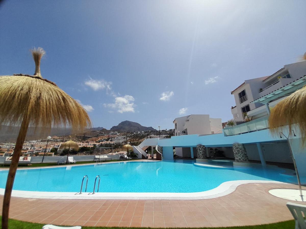 Apartments Island Village Heights Адехе Екстериор снимка