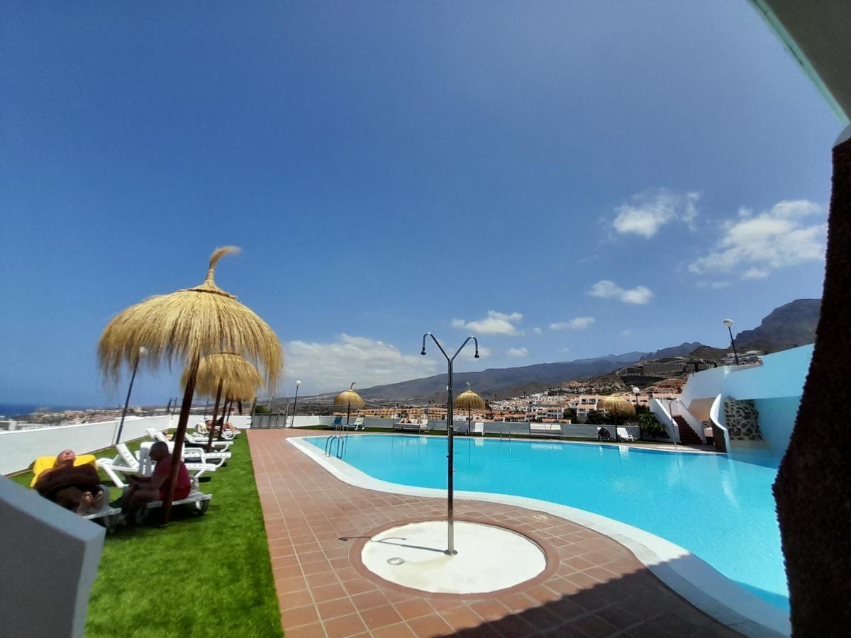 Apartments Island Village Heights Адехе Екстериор снимка