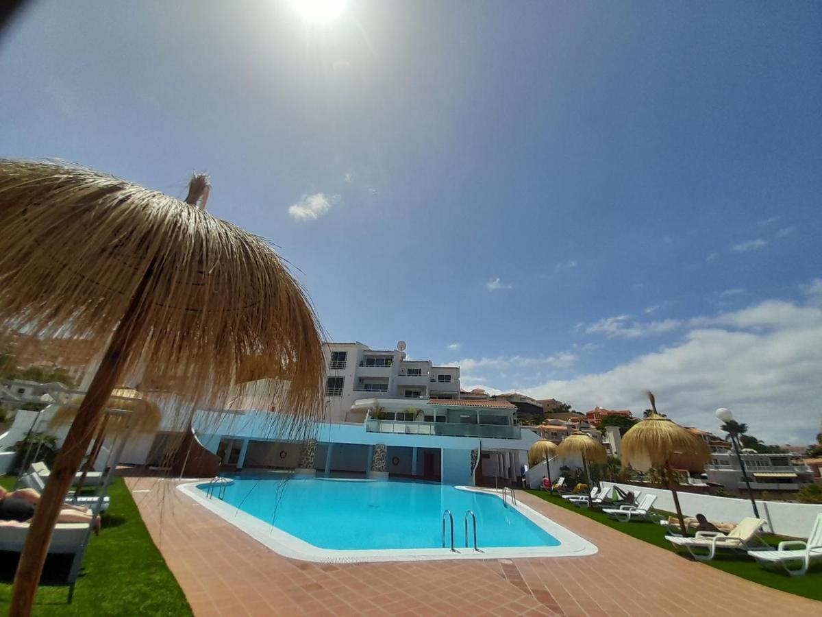 Apartments Island Village Heights Адехе Екстериор снимка
