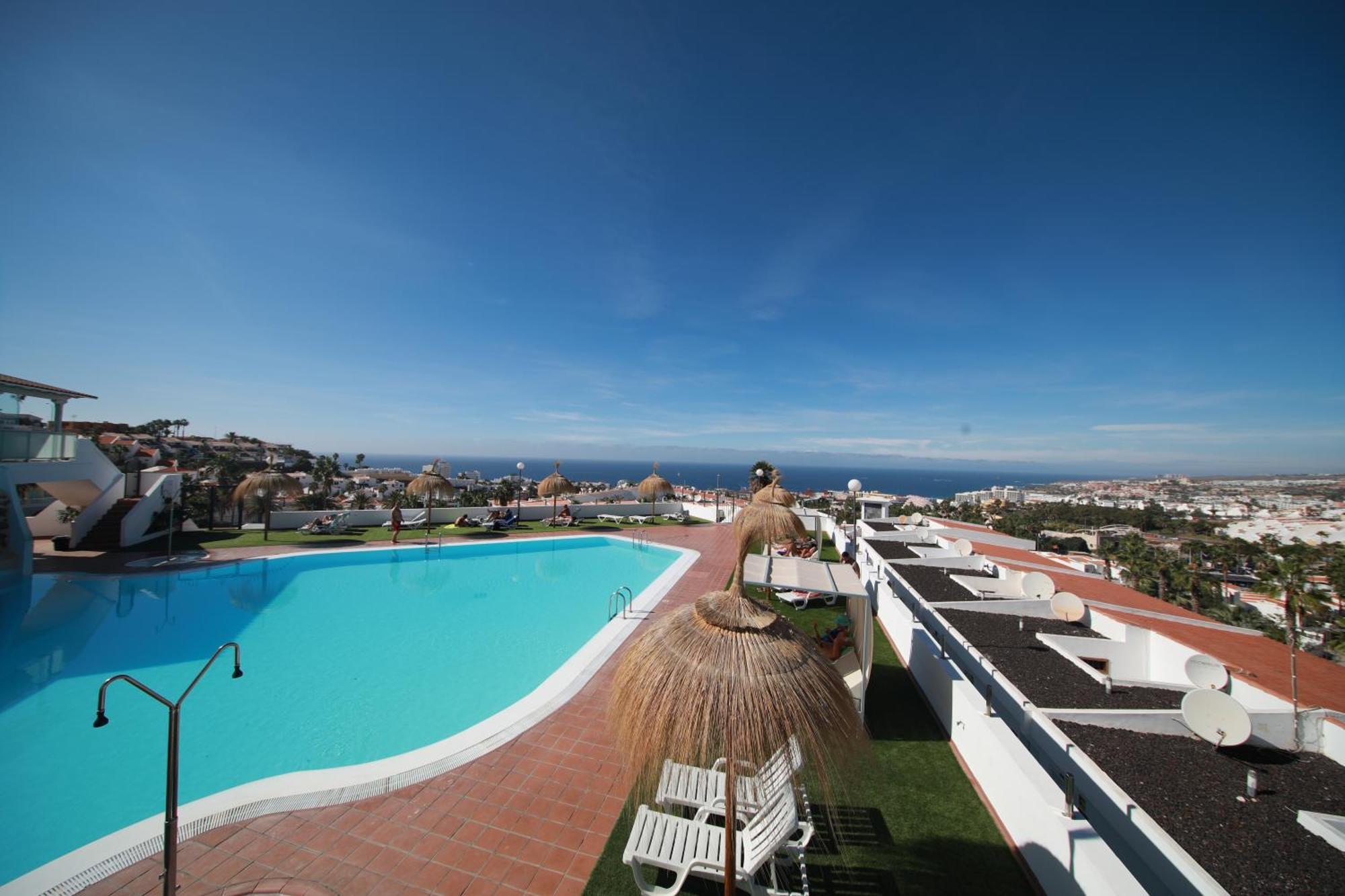Apartments Island Village Heights Адехе Екстериор снимка