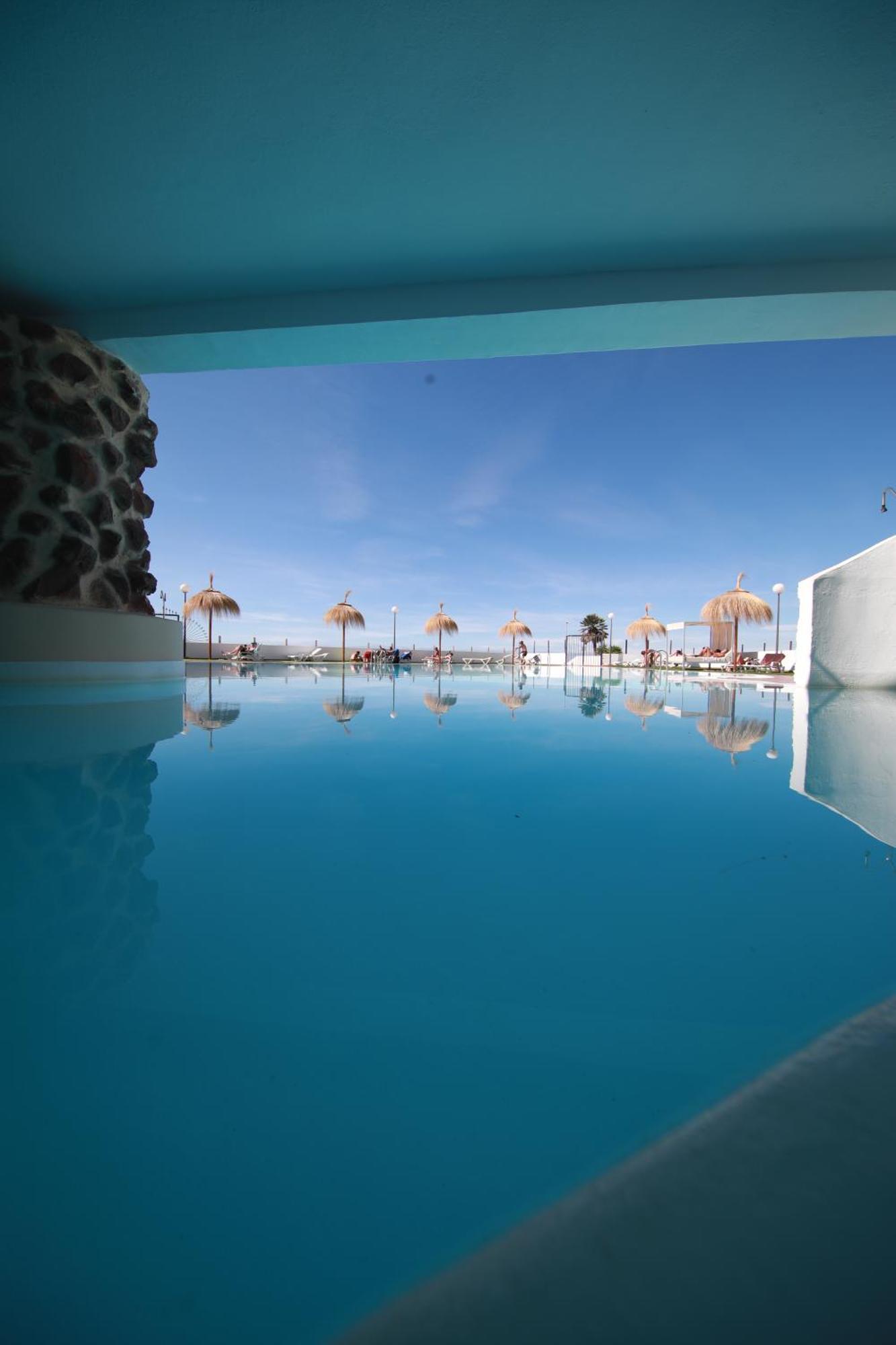 Apartments Island Village Heights Адехе Екстериор снимка