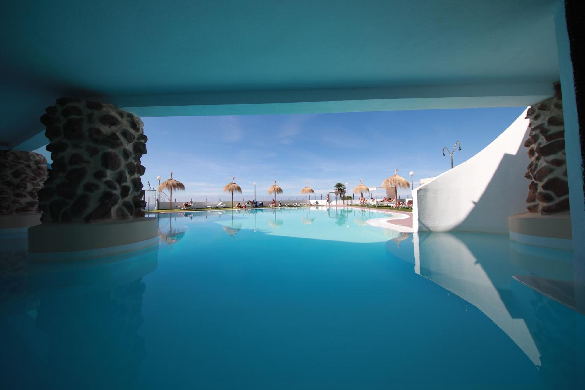 Apartments Island Village Heights Адехе Екстериор снимка