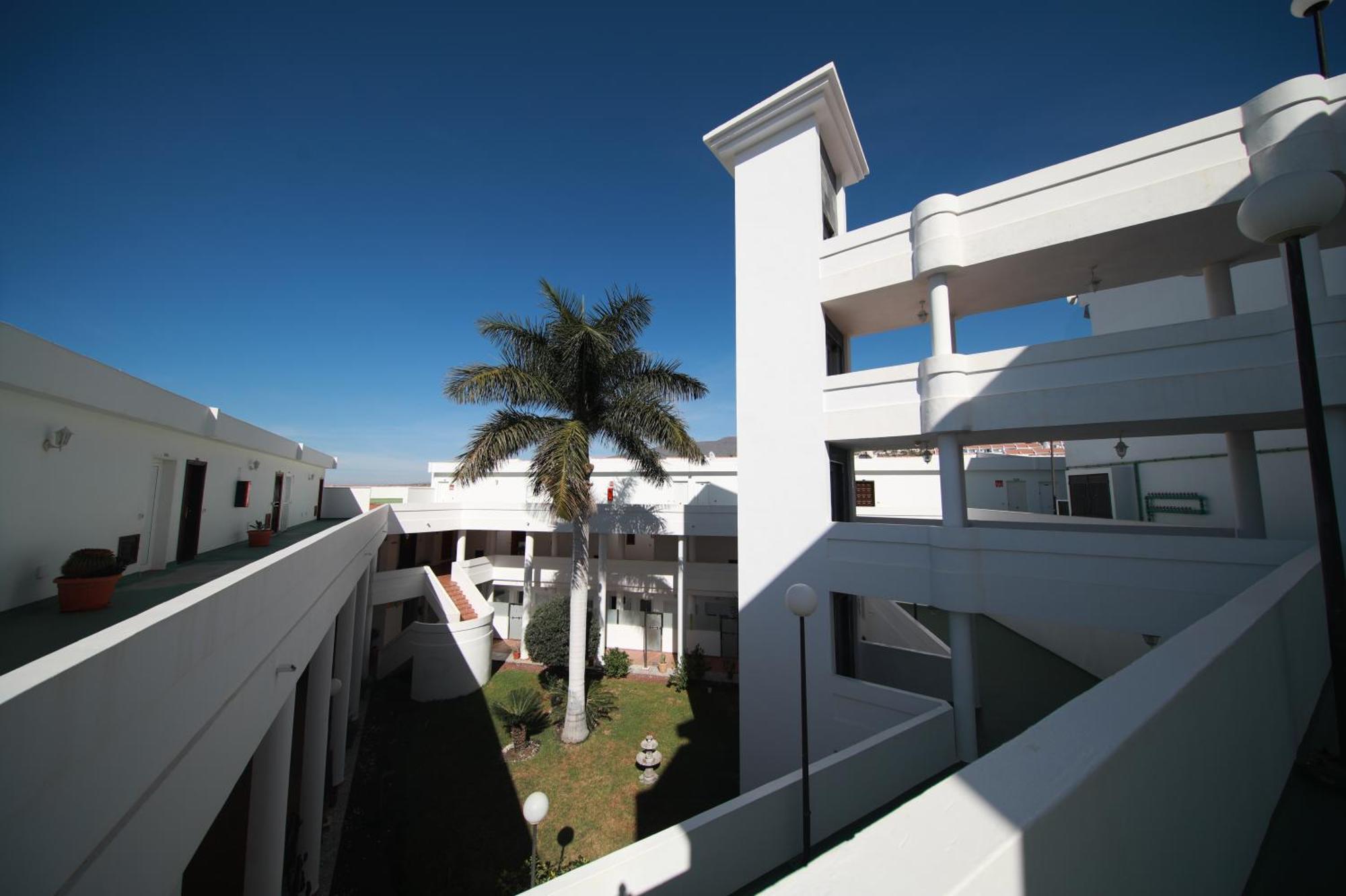 Apartments Island Village Heights Адехе Екстериор снимка