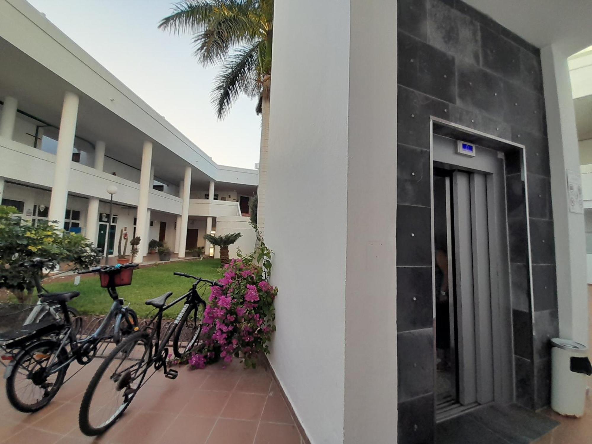Apartments Island Village Heights Адехе Екстериор снимка