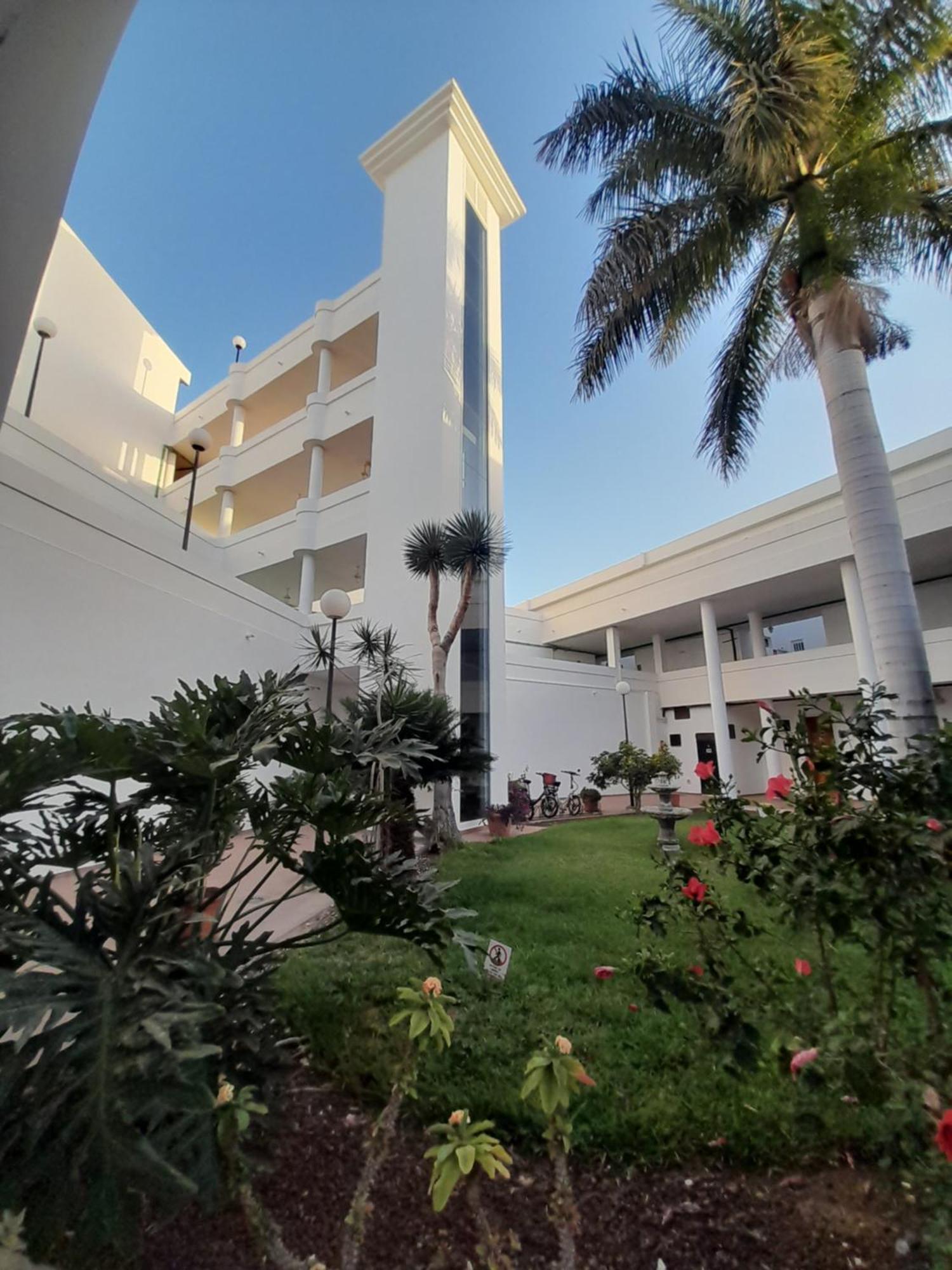 Apartments Island Village Heights Адехе Екстериор снимка