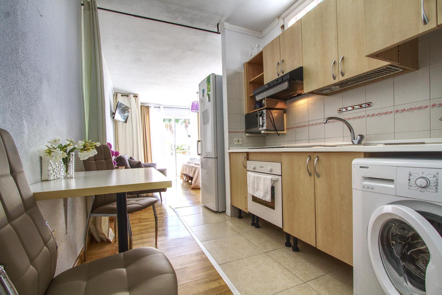 Apartments Island Village Heights Адехе Екстериор снимка