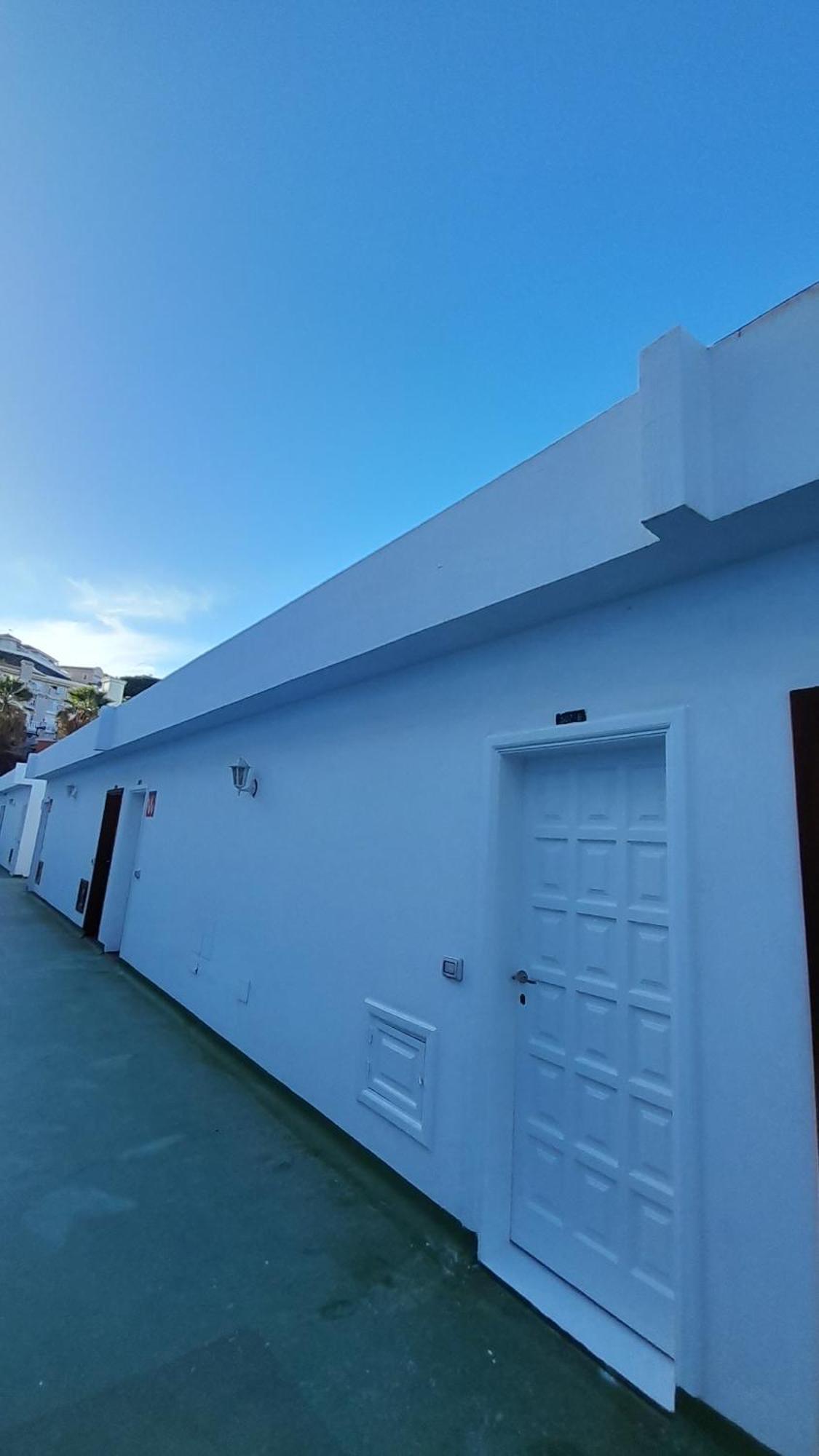 Apartments Island Village Heights Адехе Екстериор снимка