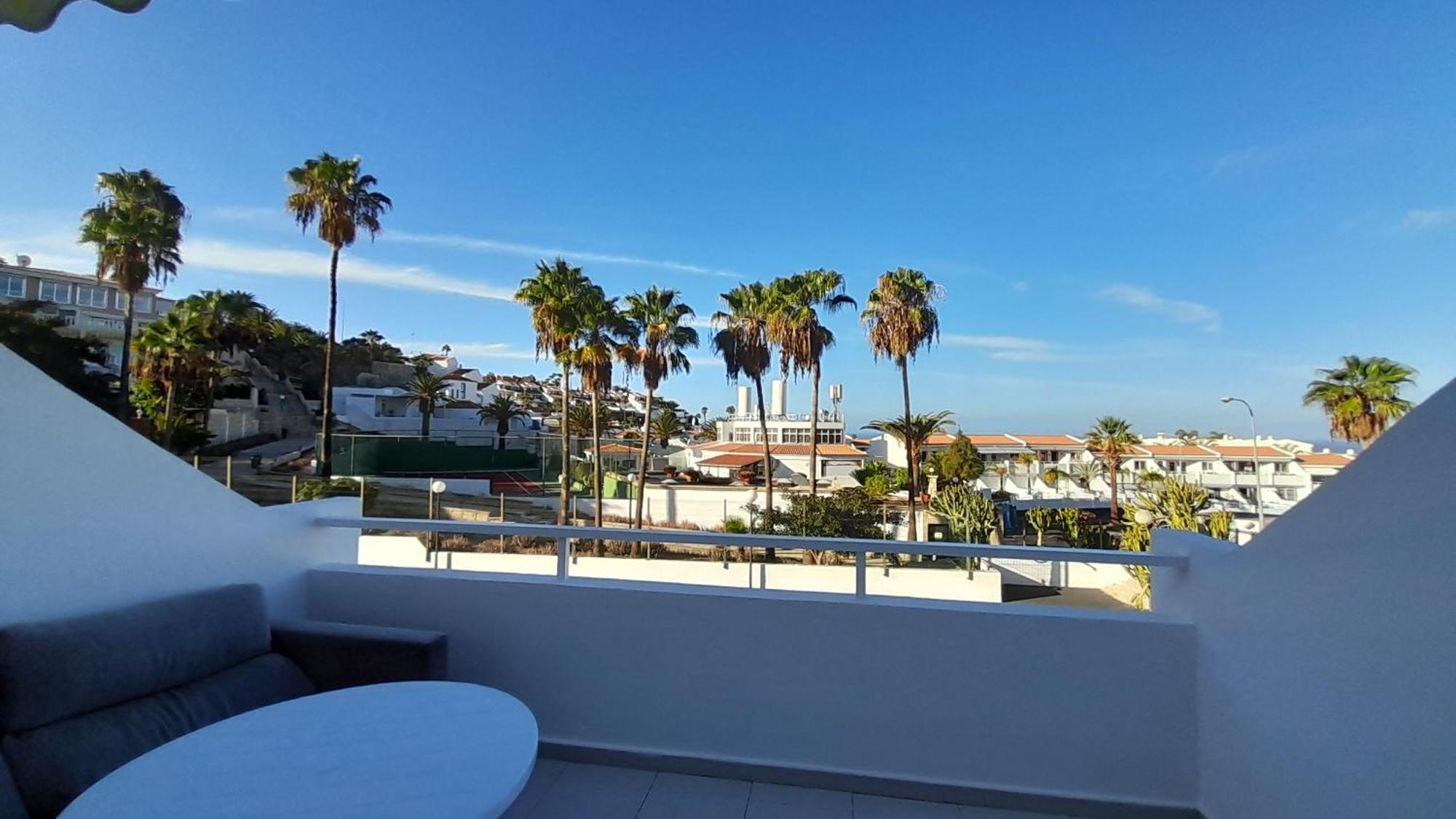 Apartments Island Village Heights Адехе Екстериор снимка
