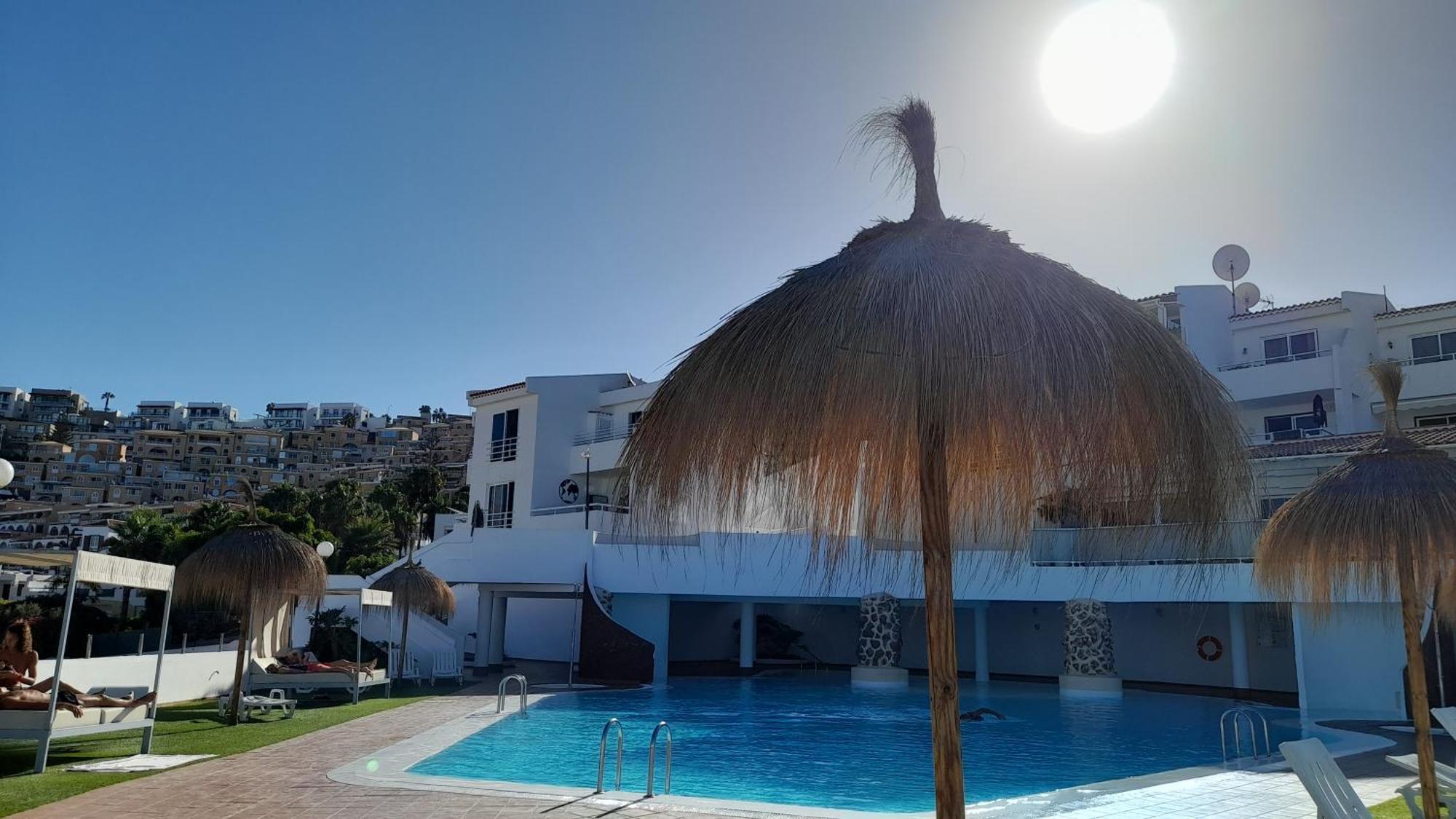 Apartments Island Village Heights Адехе Екстериор снимка