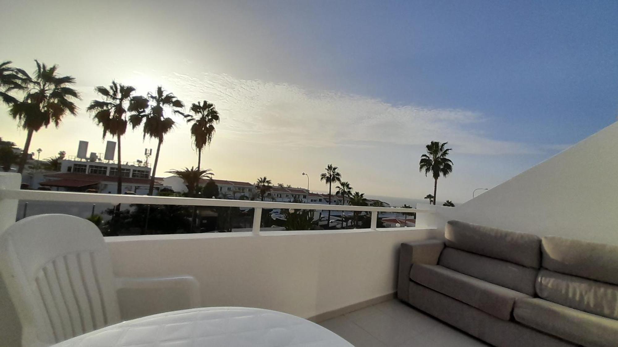 Apartments Island Village Heights Адехе Екстериор снимка