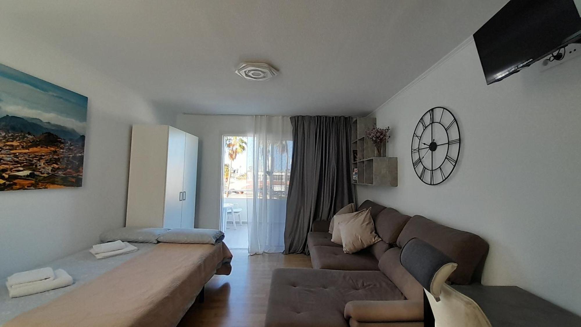 Apartments Island Village Heights Адехе Екстериор снимка